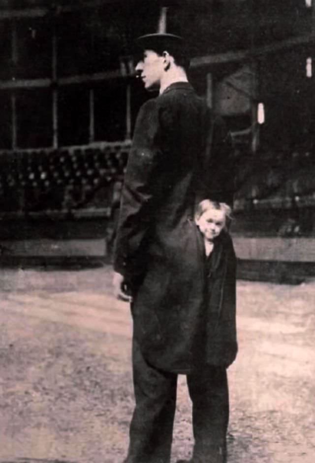Sneak peek, circa 1908.