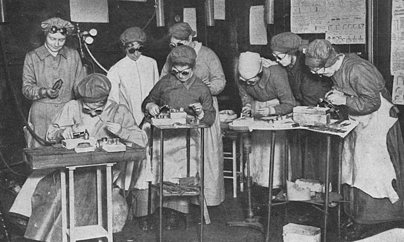 Women training in airplane construction, WW1.