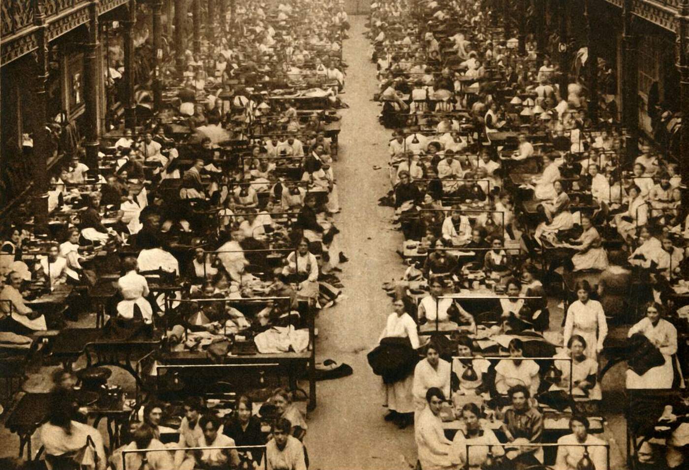 Women working in the Royal Army Clothing Factory, First World War, 1914.