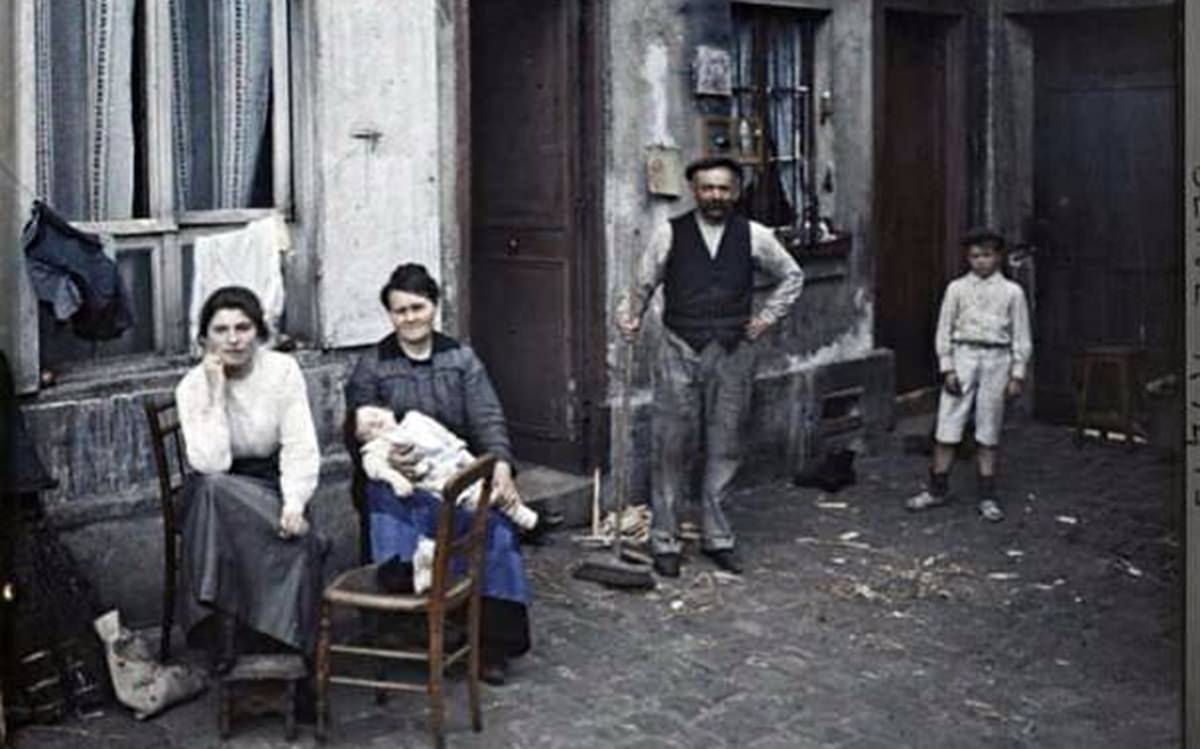 Colorized Paris Street Scenes early 1900s