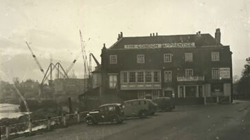 London Pubs early 1900s
