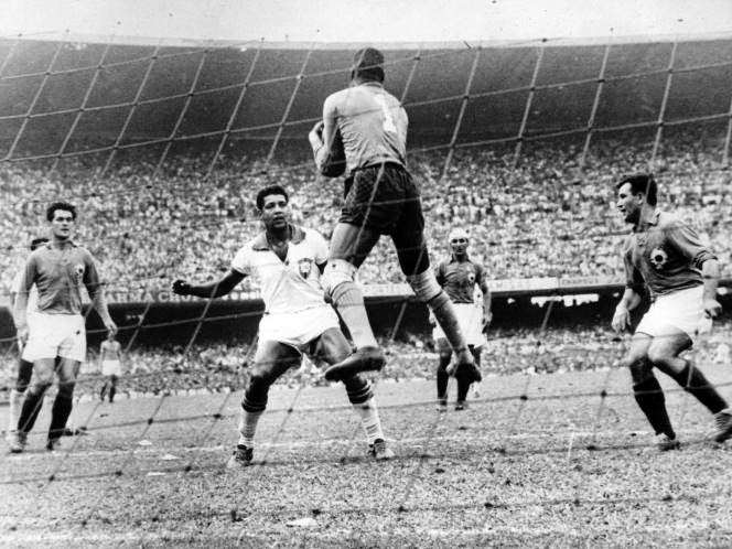 The hosts had been held to a 2-2 draw in their second match, but secured first place in Group 1 and progression to the second group stage with a 2-0 defeat of Yugoslavia in front of a crowd of 142,000 at the Maracanã.