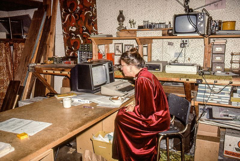 How the 1980s Tech Boom Changed Everything: From Walkmans to Cordless Phones, Here’s What Life Was Really Like