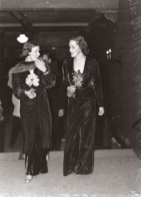 Mrs. Dudley Shadforth and Mrs. Derek Nicholson attending the theatre, Brisbane, 1938