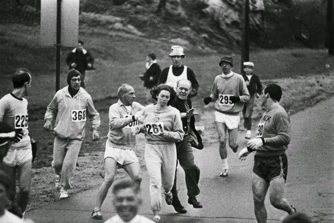 Kathrine Switzer becomes the first woman to run the Boston Marathon, despite attempts by the marathon organizer to stop her, 1967.