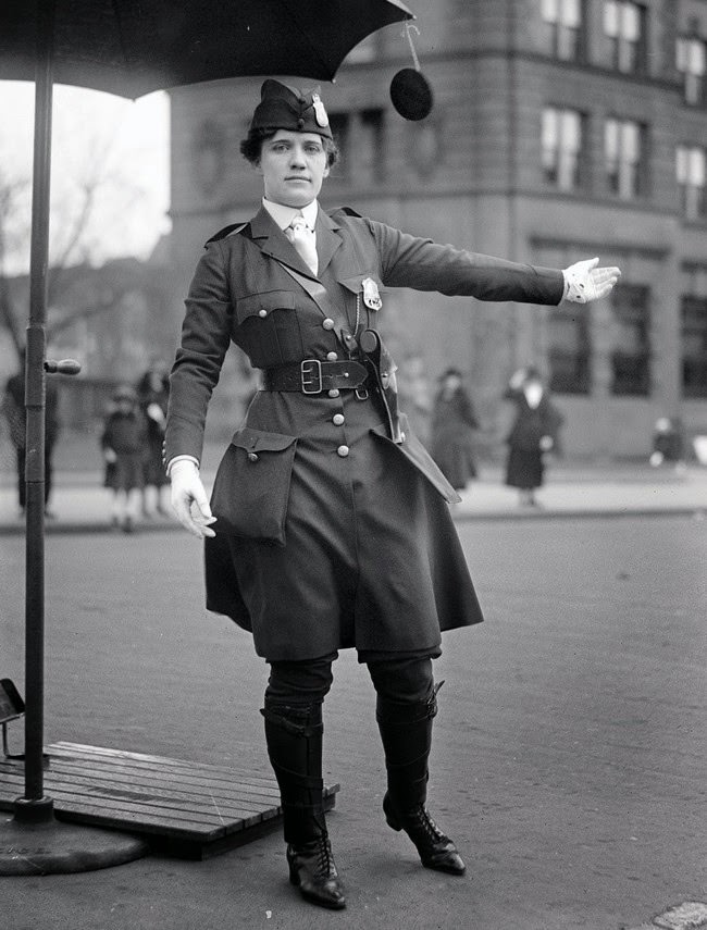 Leola N. King, America’s first female traffic cop, Washington D.C., 1918.