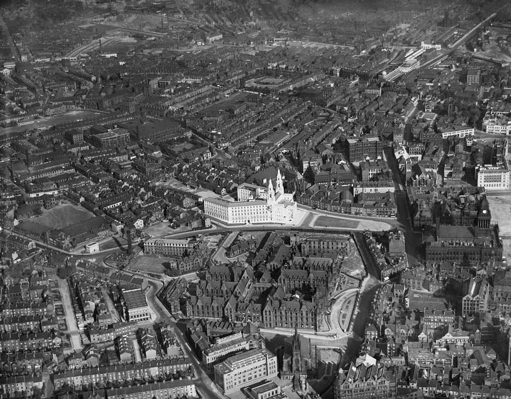 Leeds showing new Town Hall, September 1933.