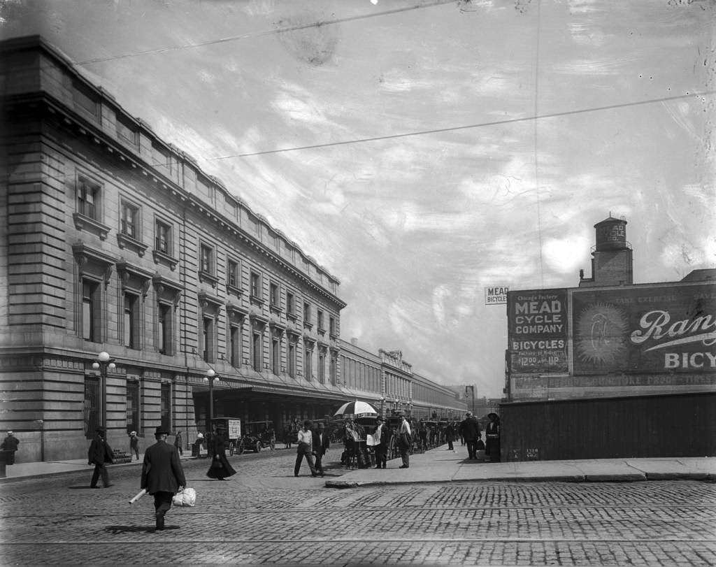 The Chicago & North Western railroad station with the Mead Cycle Company across the street in Chicago, 1909-1920.