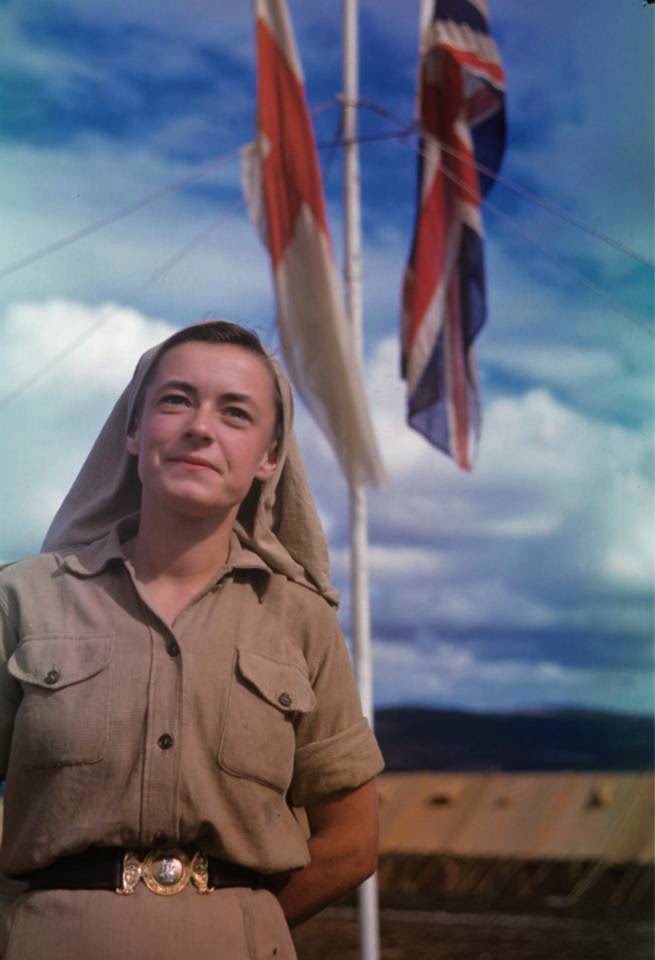 Unsung Heroes: Stunning Color Photos of Women in the WWII