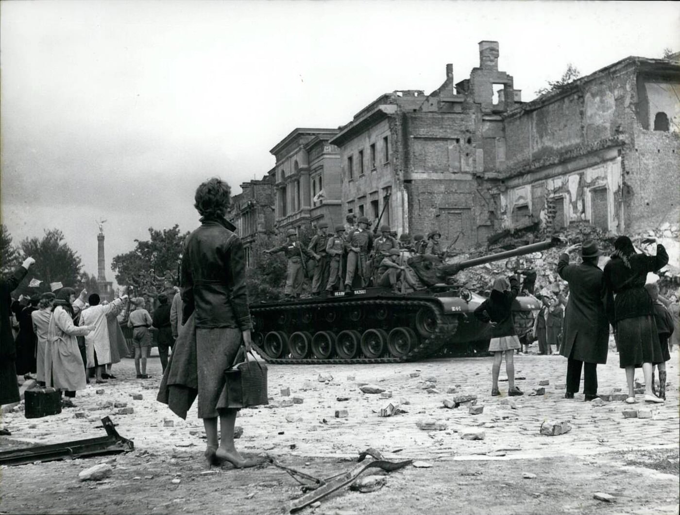 The Americans enter the destroyed Berlin in the film ''Fraeulein'', 1958.