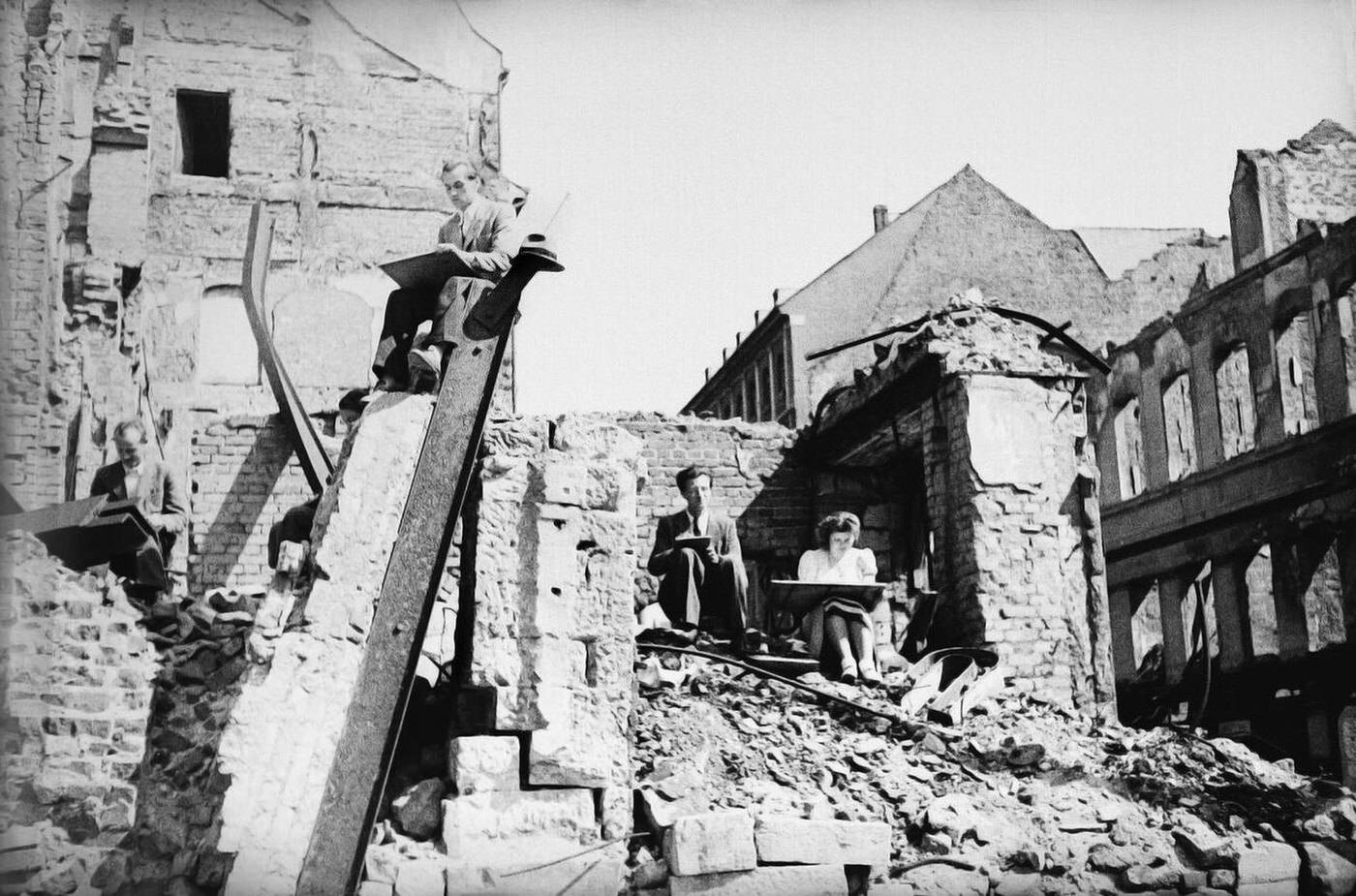 Students drawing between the ruins, Leipzig, 1947.
