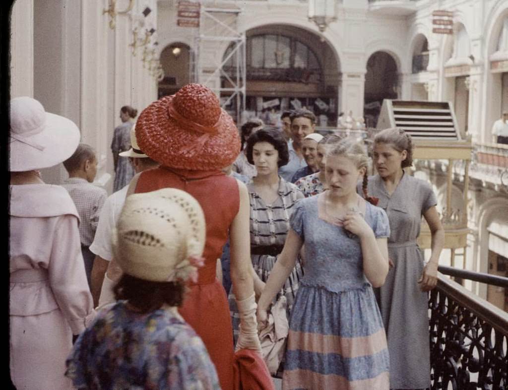 When Dior Took Over the Soviet Streets: Moscow’s 1959 Fashion Shock