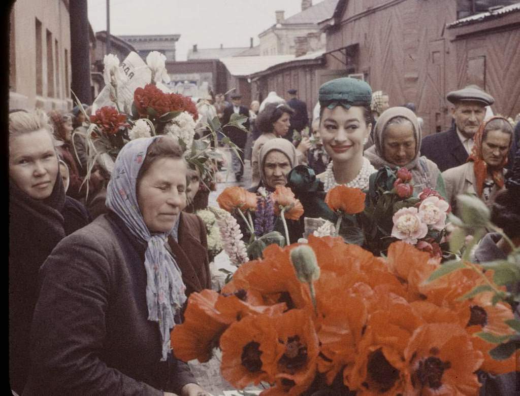 When Dior Took Over the Soviet Streets: Moscow’s 1959 Fashion Shock