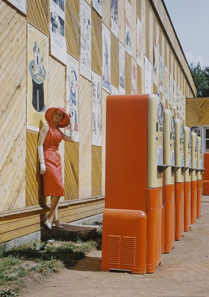 When Dior Took Over the Soviet Streets: Moscow’s 1959 Fashion Shock