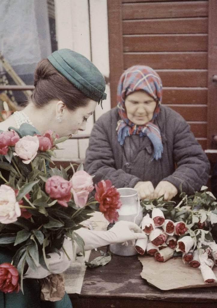 When Dior Took Over the Soviet Streets: Moscow’s 1959 Fashion Shock