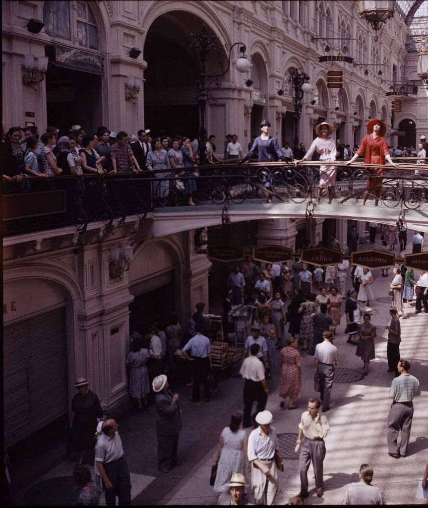 When Dior Took Over the Soviet Streets: Moscow’s 1959 Fashion Shock