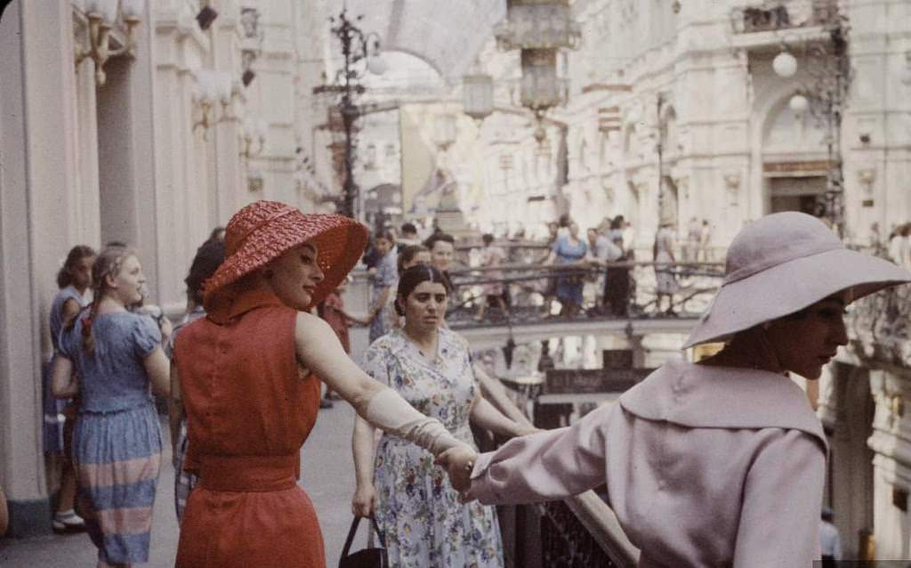 When Dior Took Over the Soviet Streets: Moscow’s 1959 Fashion Shock