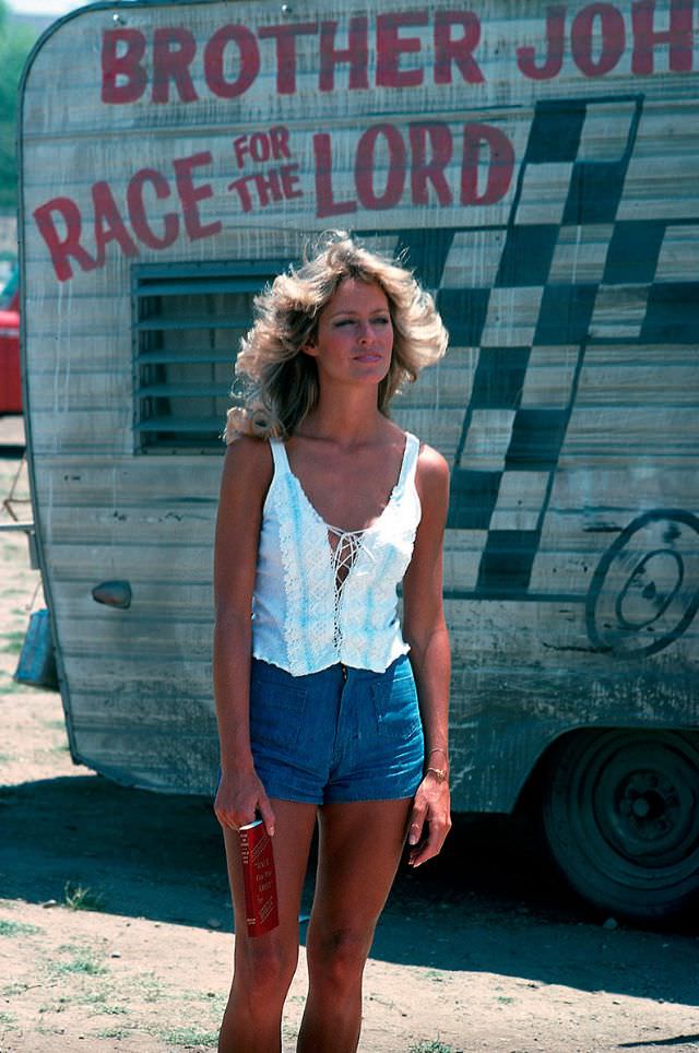 Farrah Fawcett Young: Stunning Images from Her Early Years