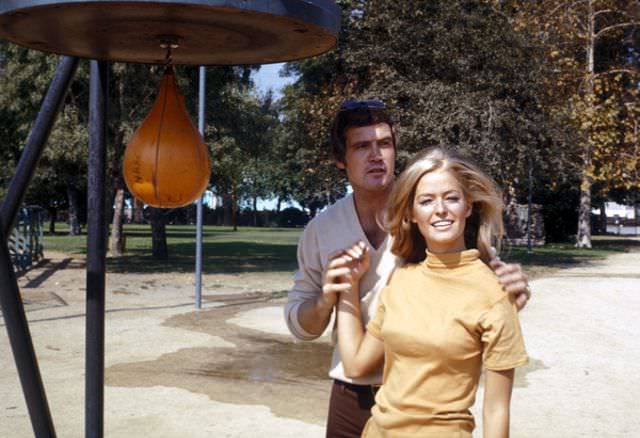 Farrah Fawcett Young: Stunning Images from Her Early Years