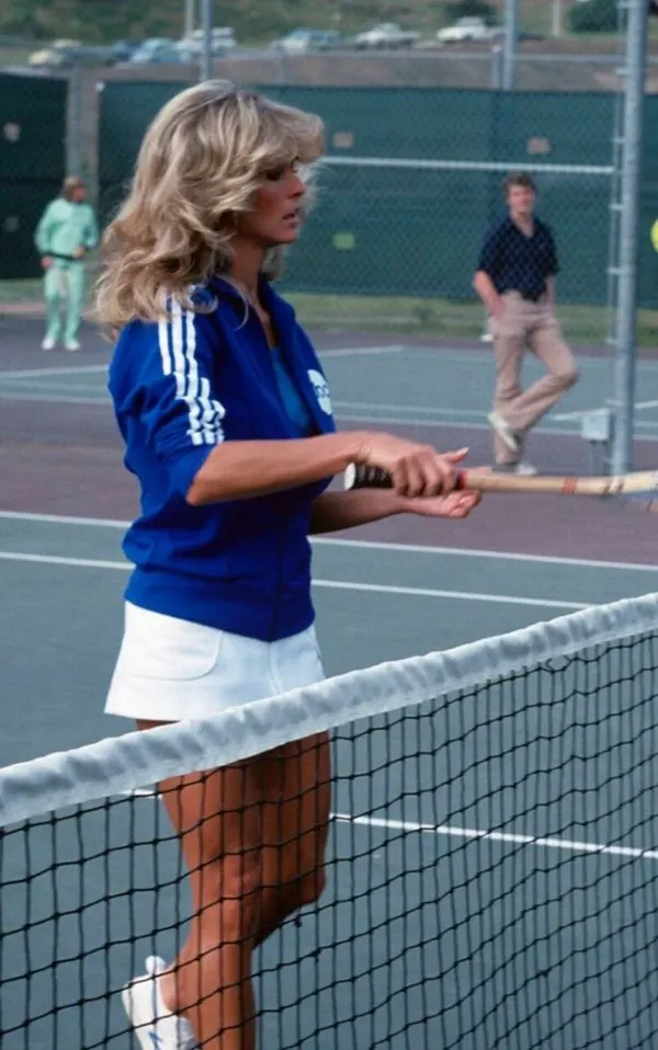Farrah Fawcett Young: Stunning Images from Her Early Years