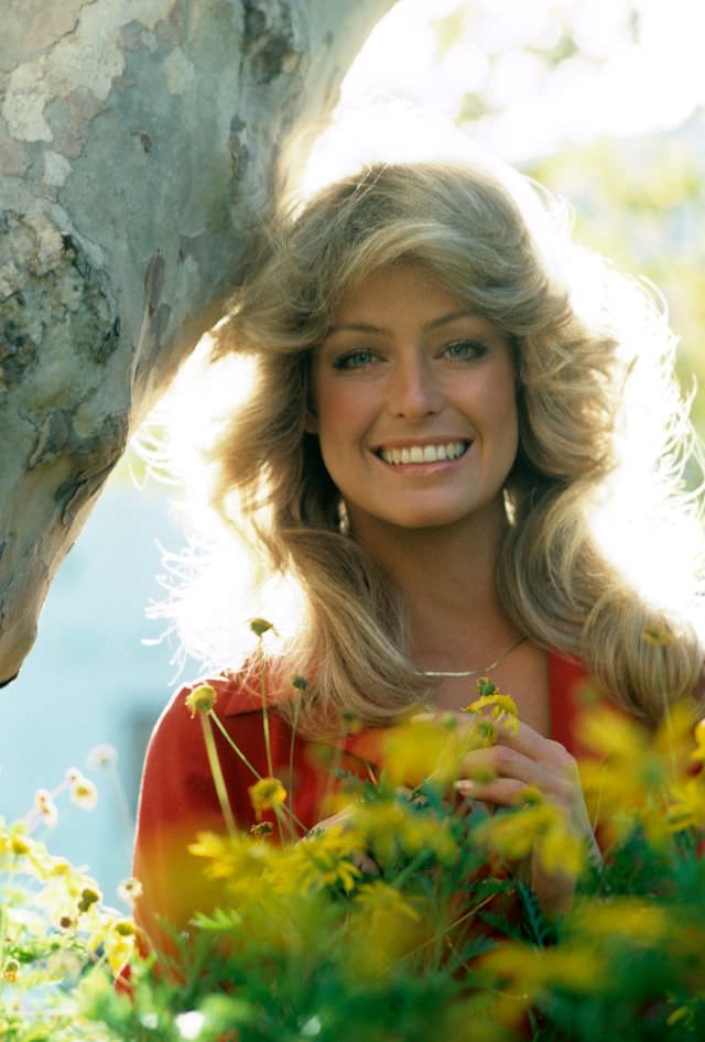Farrah Fawcett Young: Stunning Images from Her Early Years