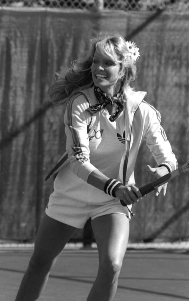 Farrah Fawcett Young: Stunning Images from Her Early Years