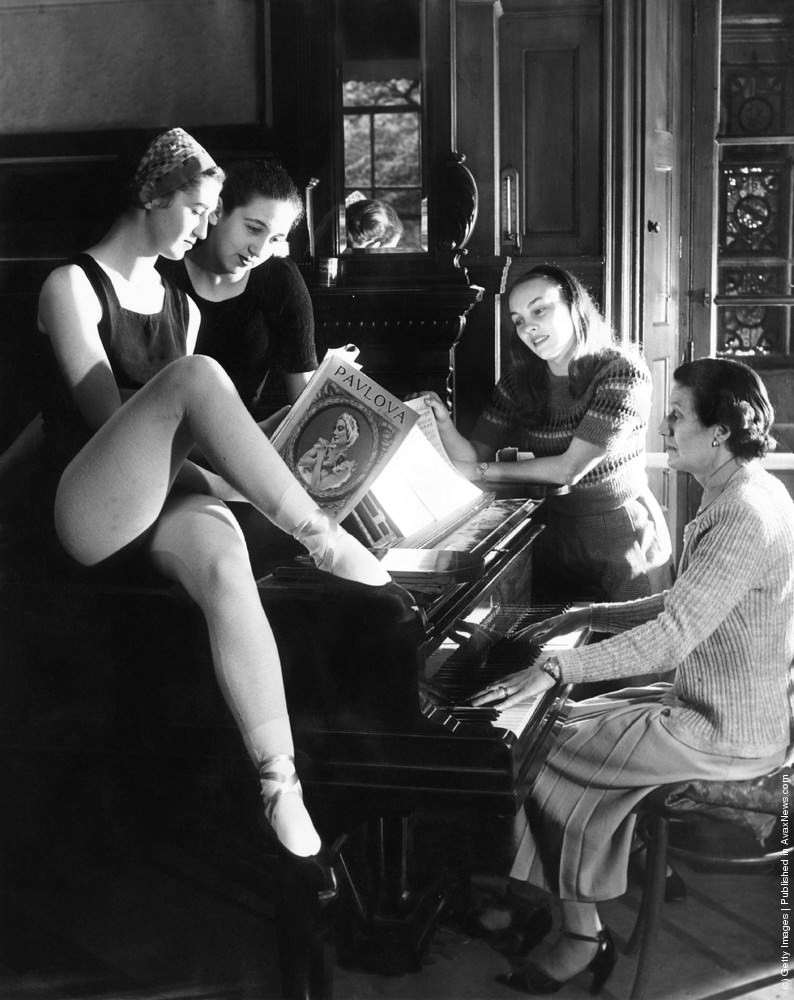 Overseas students studying ballet at the Royal Academy of Dance (RAD) Training Centre, London, 1949.