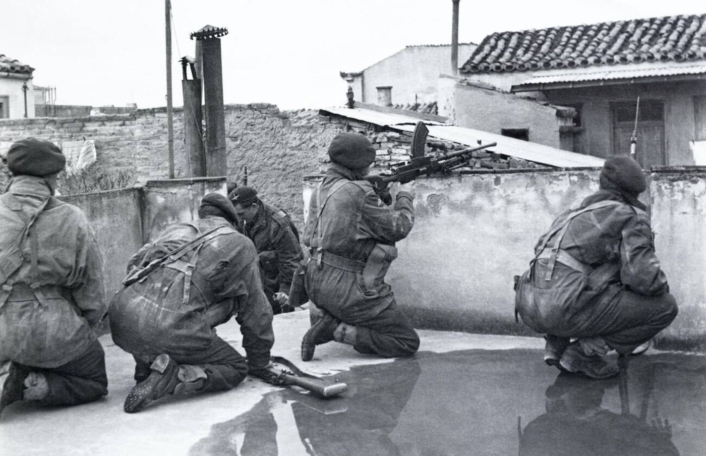 British soldiers of the Parachute Regiment engage in rooftop fighting against factions of the Greek resistance in Athens during the Dekemvriana, 1944.