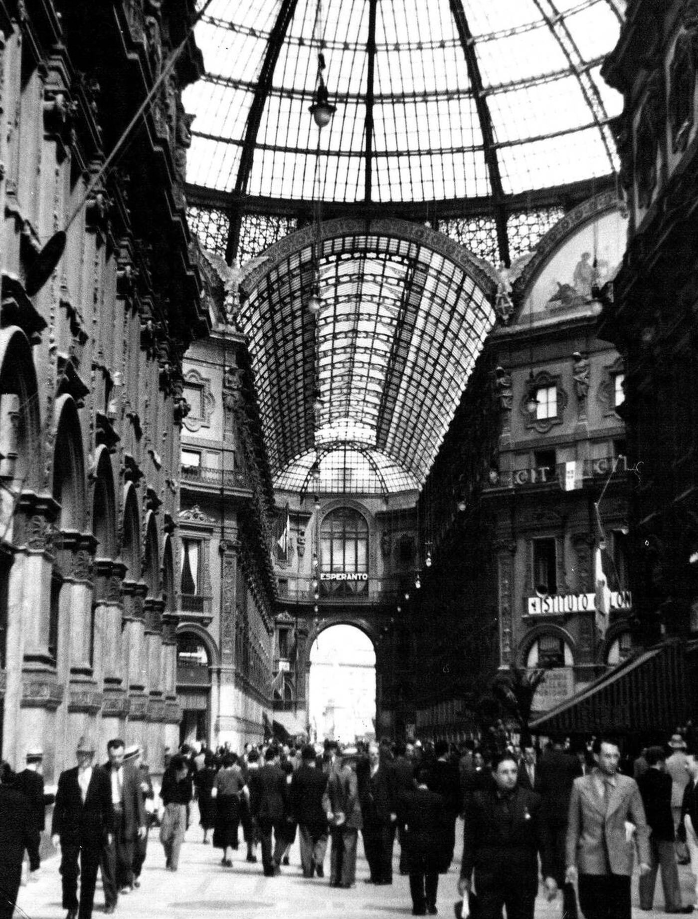 Busy sidewalk scene in Milan Italy, 1930s.