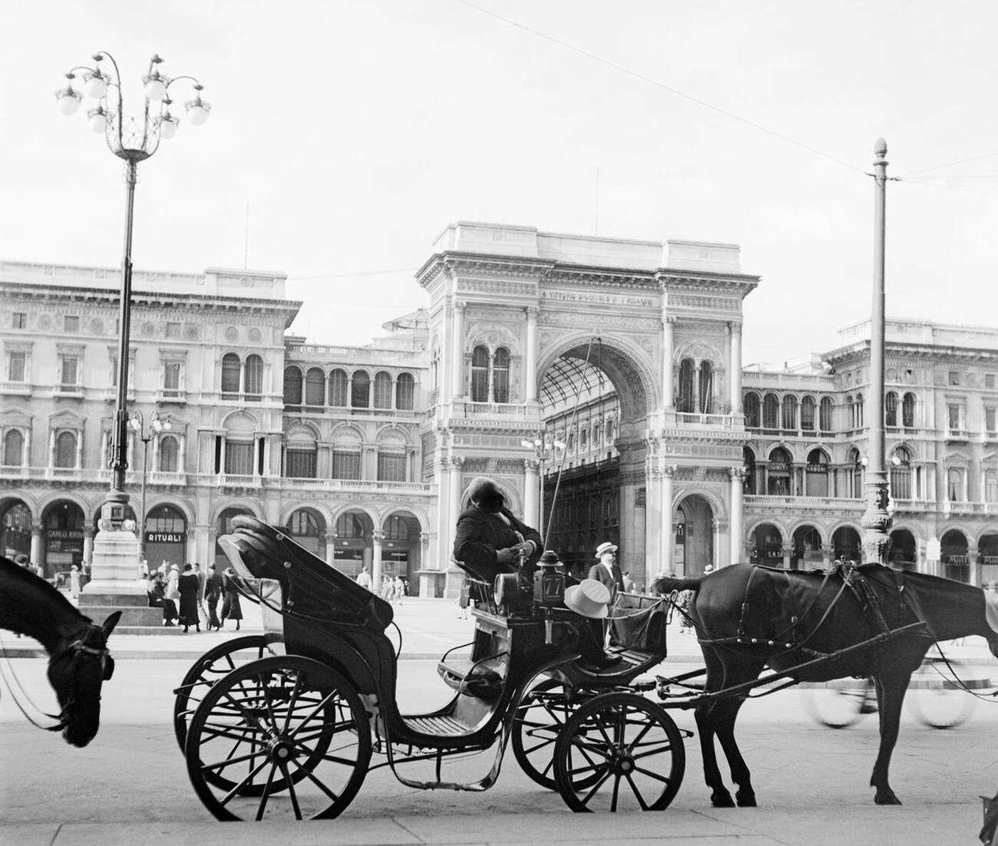 Horse and carriage awaiting tourists, farmers shopping Arcade Galleria Vittorio Emmanuel, Milan, Italy, 1920s.