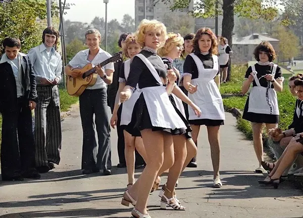 High school graduates, Gorky, 1977.