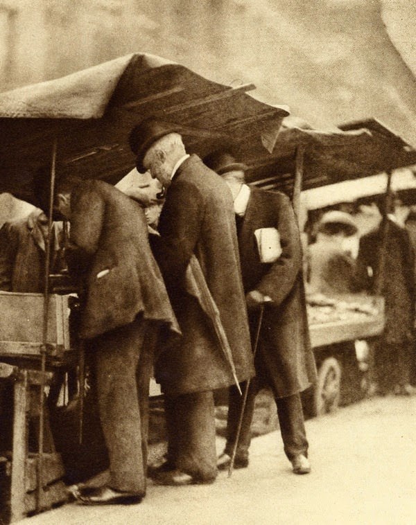 Book stalls in the Farringdon Rd by Walter Benington