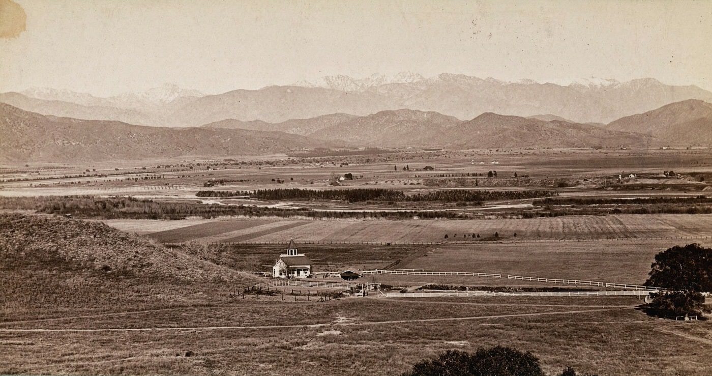 This is the San Fernando Valley around 1890. The Valley now encapsulates parts of Los Angeles, Hidden Hills, and Glendale, as well as the cities of Burbank and San Fernando. It is completely undeveloped here.