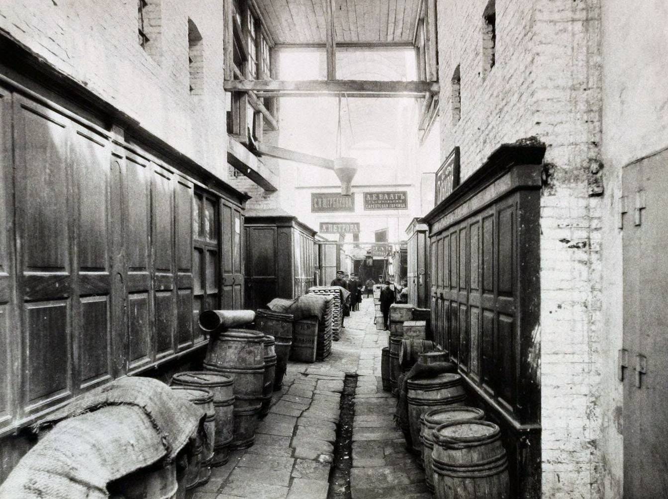 Transverse passage from Lobnoye Mesto, 1880s.