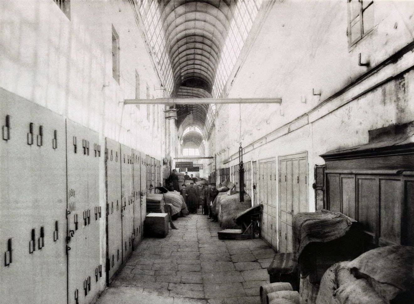 Nizhny Ovoshchny Ryad, 1880s.