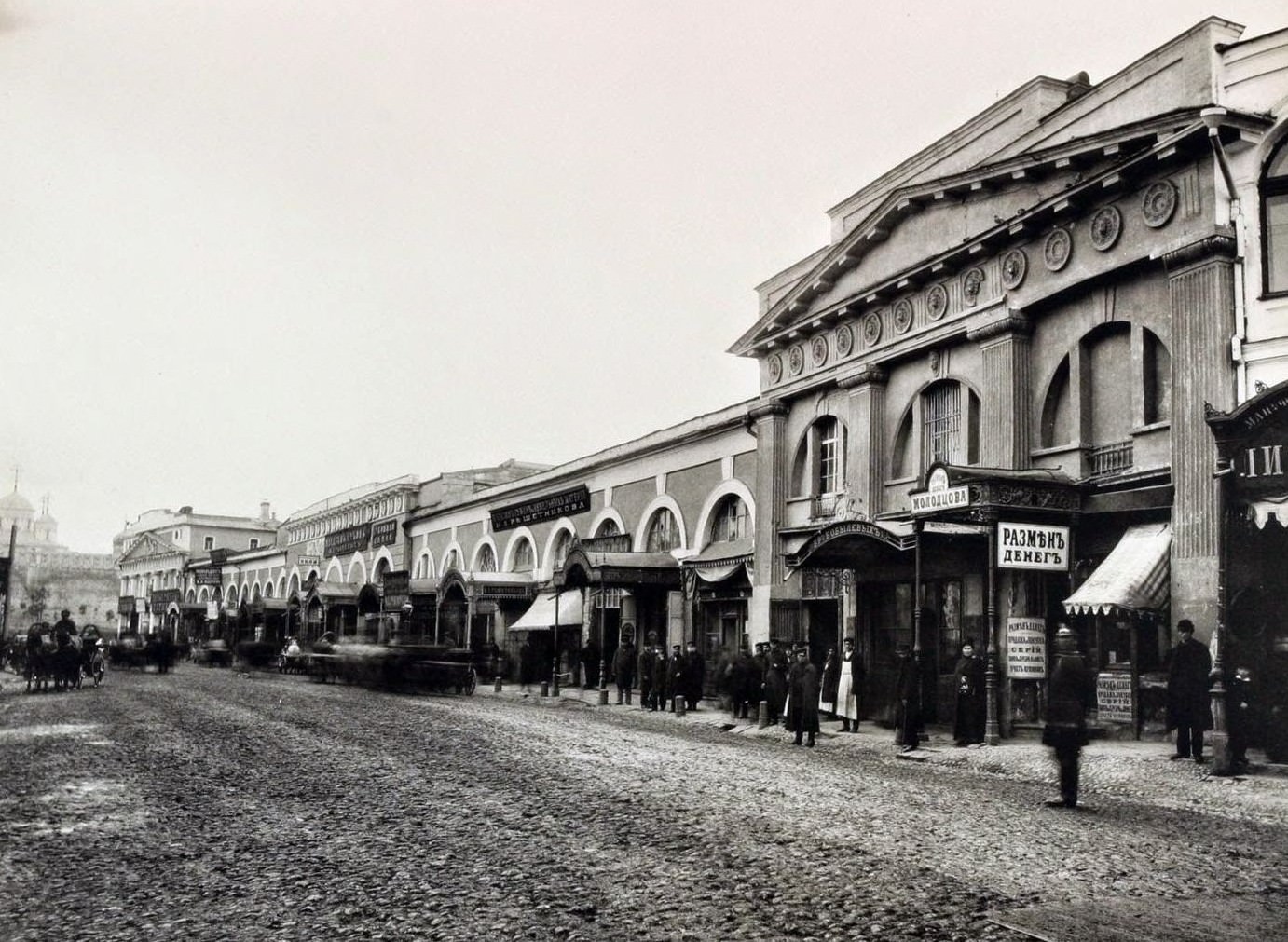 View along Ilyinka from the Old Gostiny Dvor, 1880s.