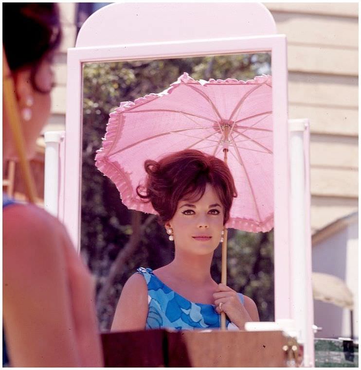 Natalie Wood on the set of the movie"The Great Race", directed by Blake Edwards, 1965.