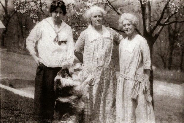 Catherine Marron Lade poses with her daughter Clara Lade and her sister, Margaret Marron, in Mount Olive, with Goldie the dog, 1925.