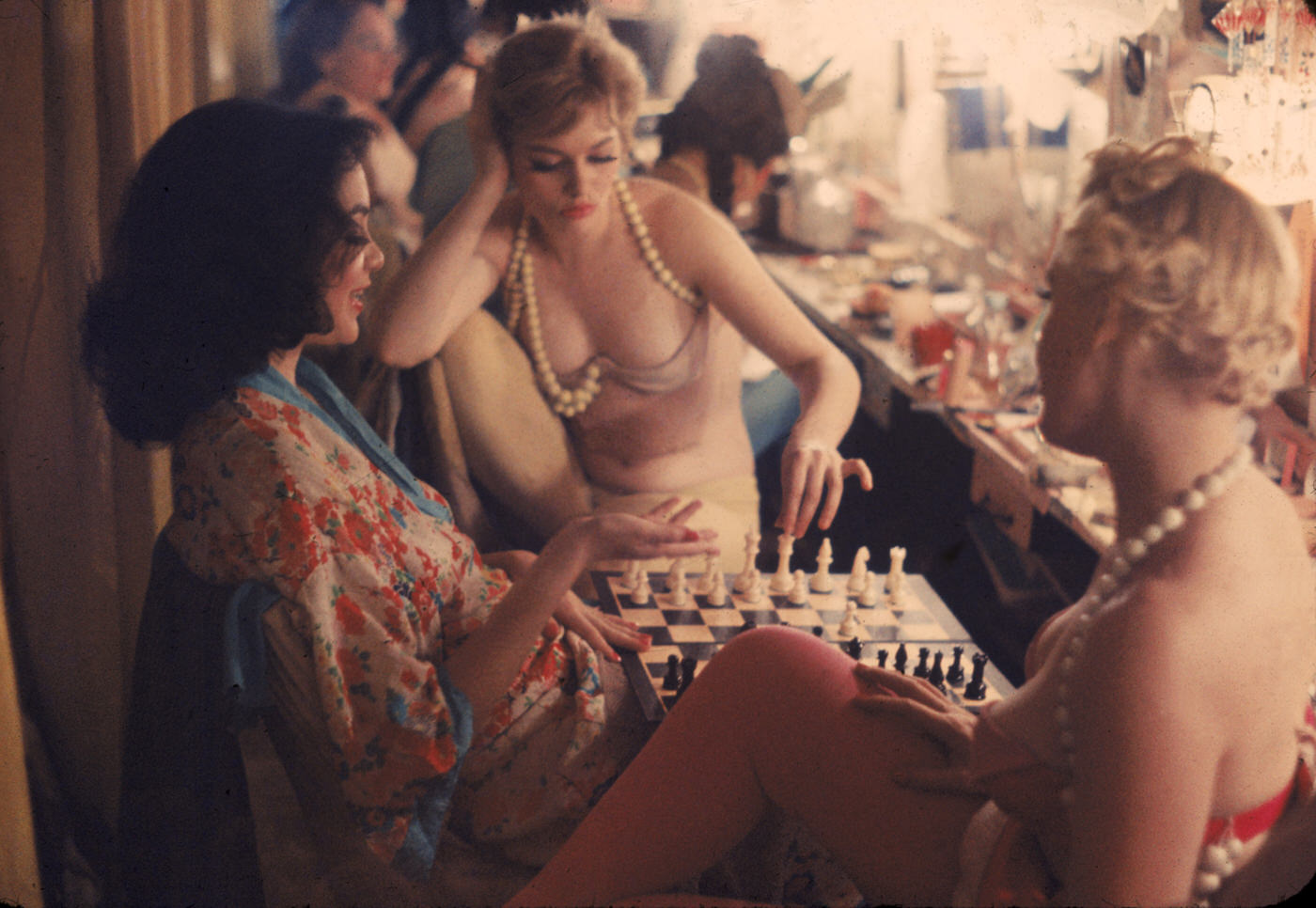 Inside the Glitter and Grit: What Life Was Really Like for Showgirls in 1958 New York Nightclubs