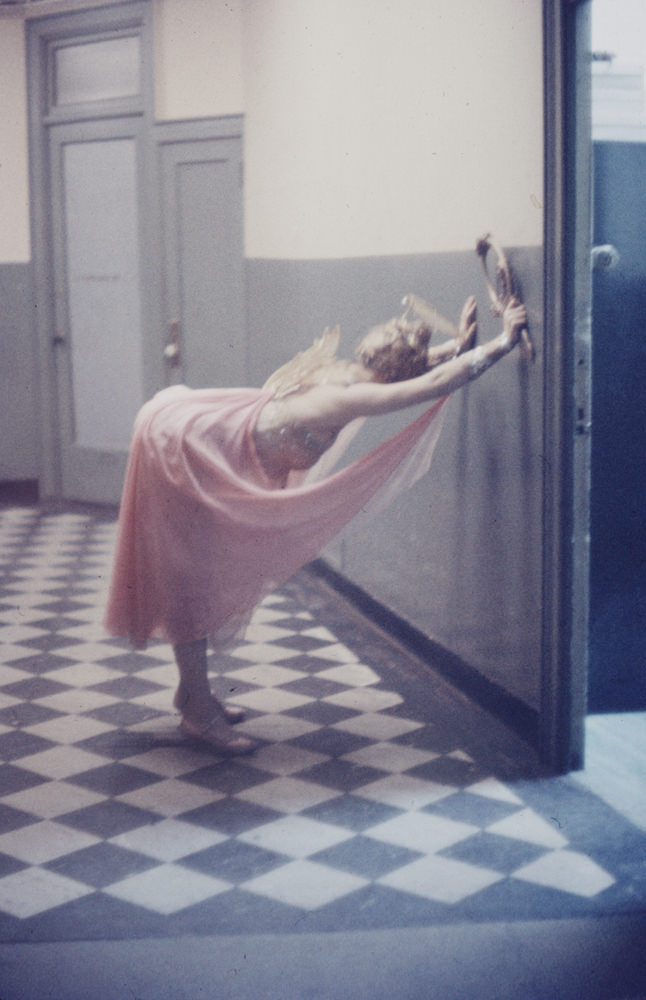 Inside the Glitter and Grit: What Life Was Really Like for Showgirls in 1958 New York Nightclubs