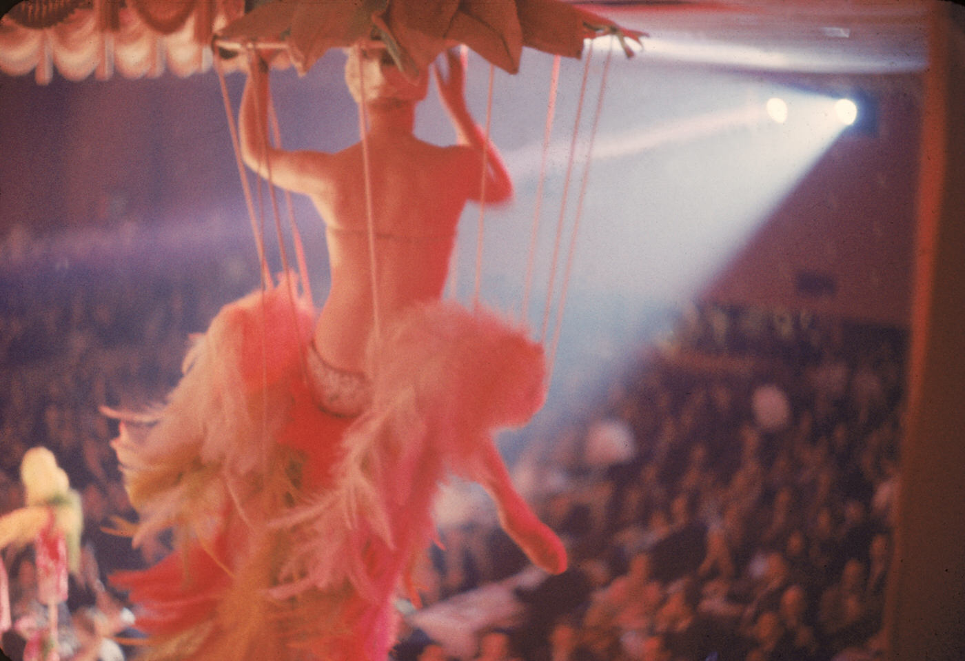 Inside the Glitter and Grit: What Life Was Really Like for Showgirls in 1958 New York Nightclubs