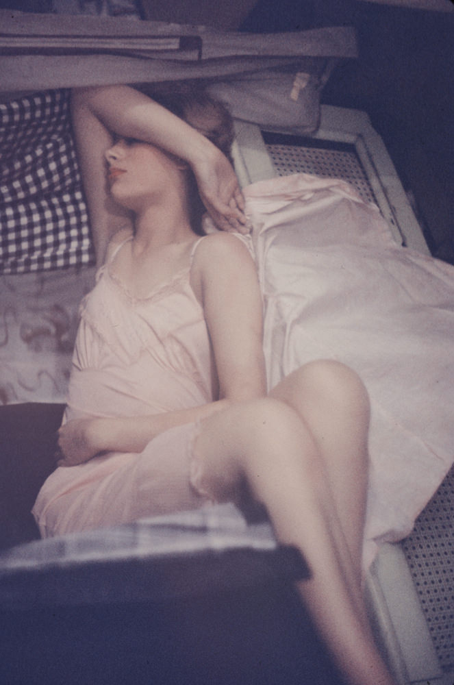 Inside the Glitter and Grit: What Life Was Really Like for Showgirls in 1958 New York Nightclubs