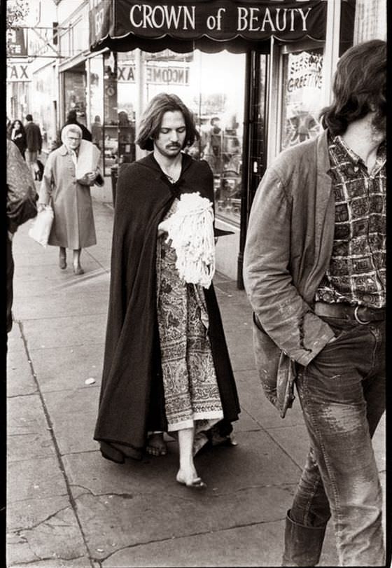 The Free-Spirited Hippies of 1960s San Francisco and Their Carefree Lifestyle
