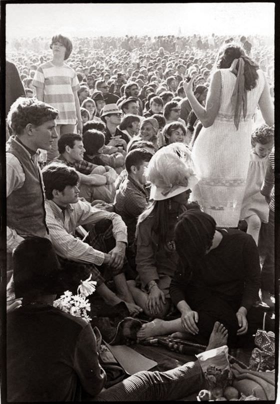 The Free-Spirited Hippies of 1960s San Francisco and Their Carefree Lifestyle