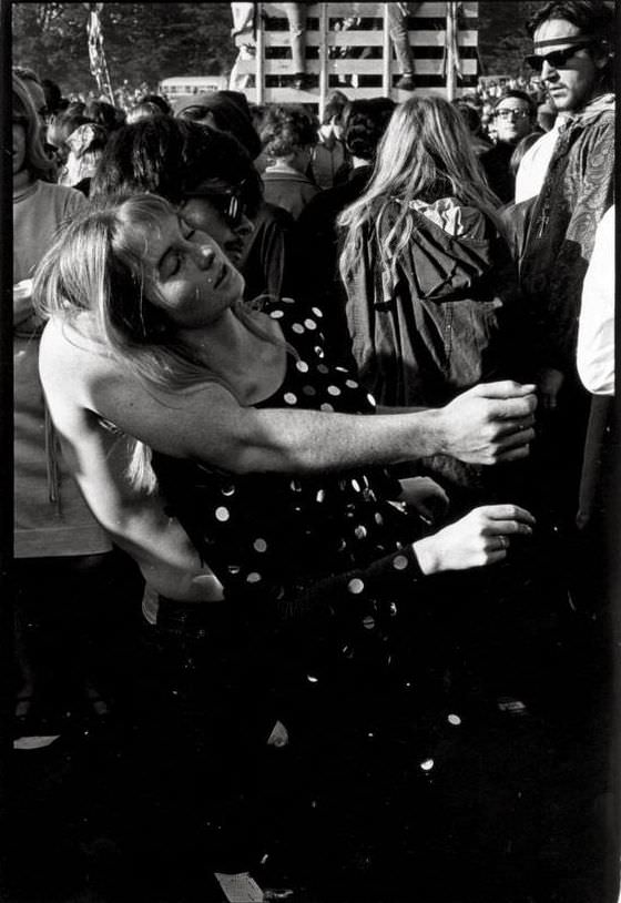 The Free-Spirited Hippies of 1960s San Francisco and Their Carefree Lifestyle
