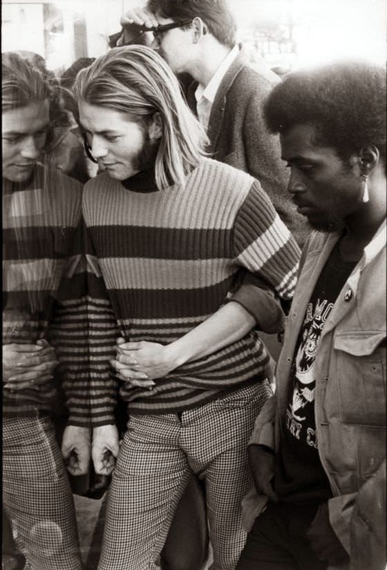 The Free-Spirited Hippies of 1960s San Francisco and Their Carefree Lifestyle