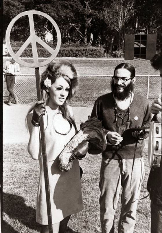 The Free-Spirited Hippies of 1960s San Francisco and Their Carefree Lifestyle