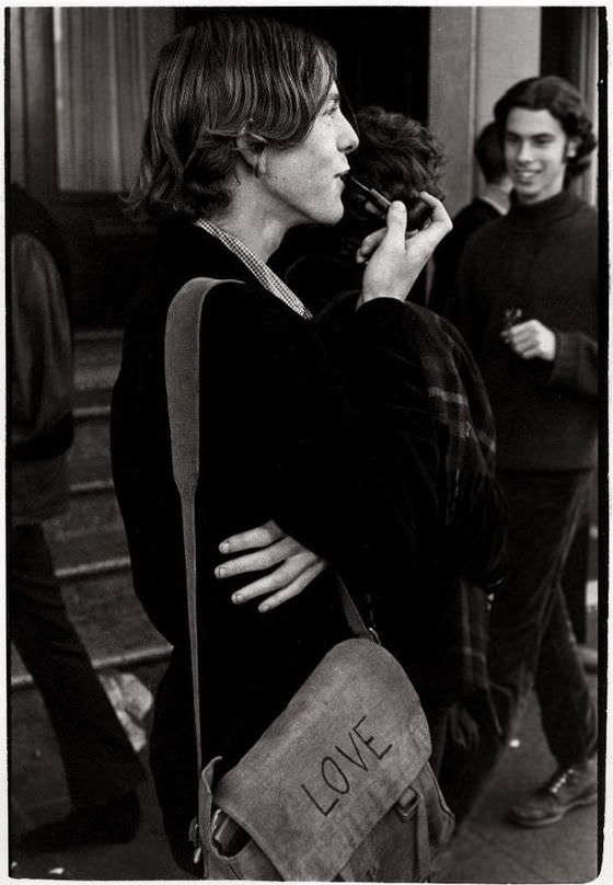 The Free-Spirited Hippies of 1960s San Francisco and Their Carefree Lifestyle