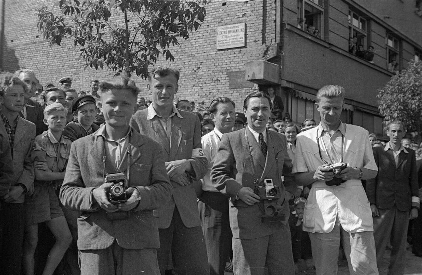 Press photographers wait for the winners of the second stage of the Tour de Pologne cycling race in Gdynia, 1948.