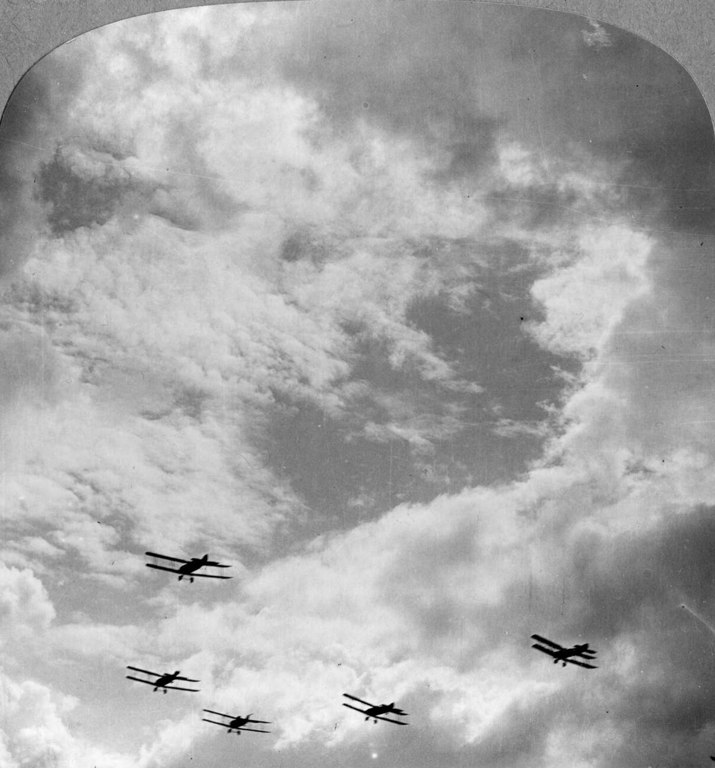 A battle squadron in fighting formation during World War I, 1914-1918.